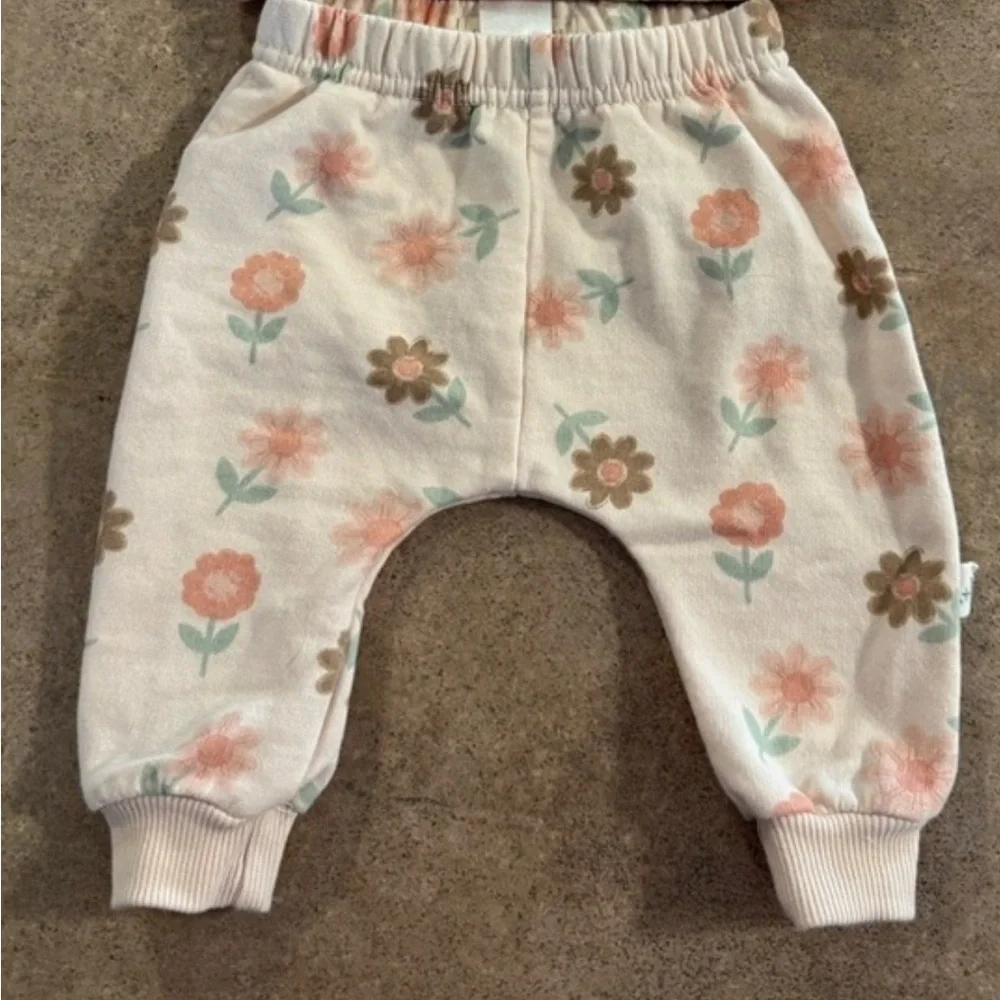 Kit+Pearl Adorable Fun Floral Baby 2 Piece SweatSuit with Love Print 0-3Months